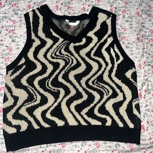No Boundaries Black and Cream Wave Pattern V-Neck Sweater